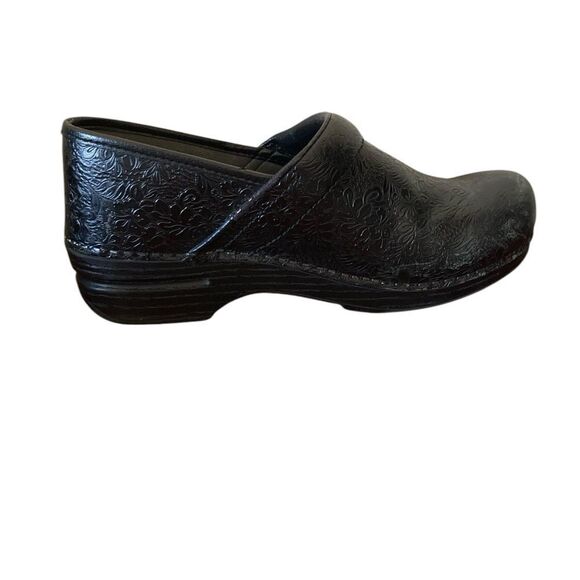 Dansko Black Embossed Clogs Woman’s Size 8.5 - Picture 4 of 15
